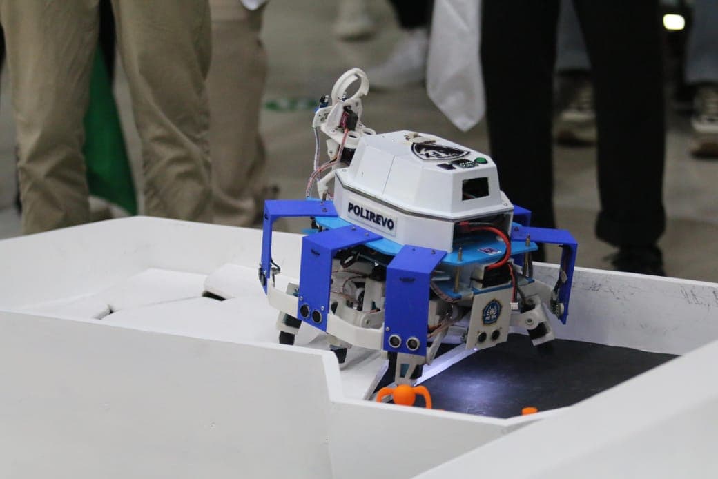 Robot KRSRI (Kontes Robot SAR Indonesia)